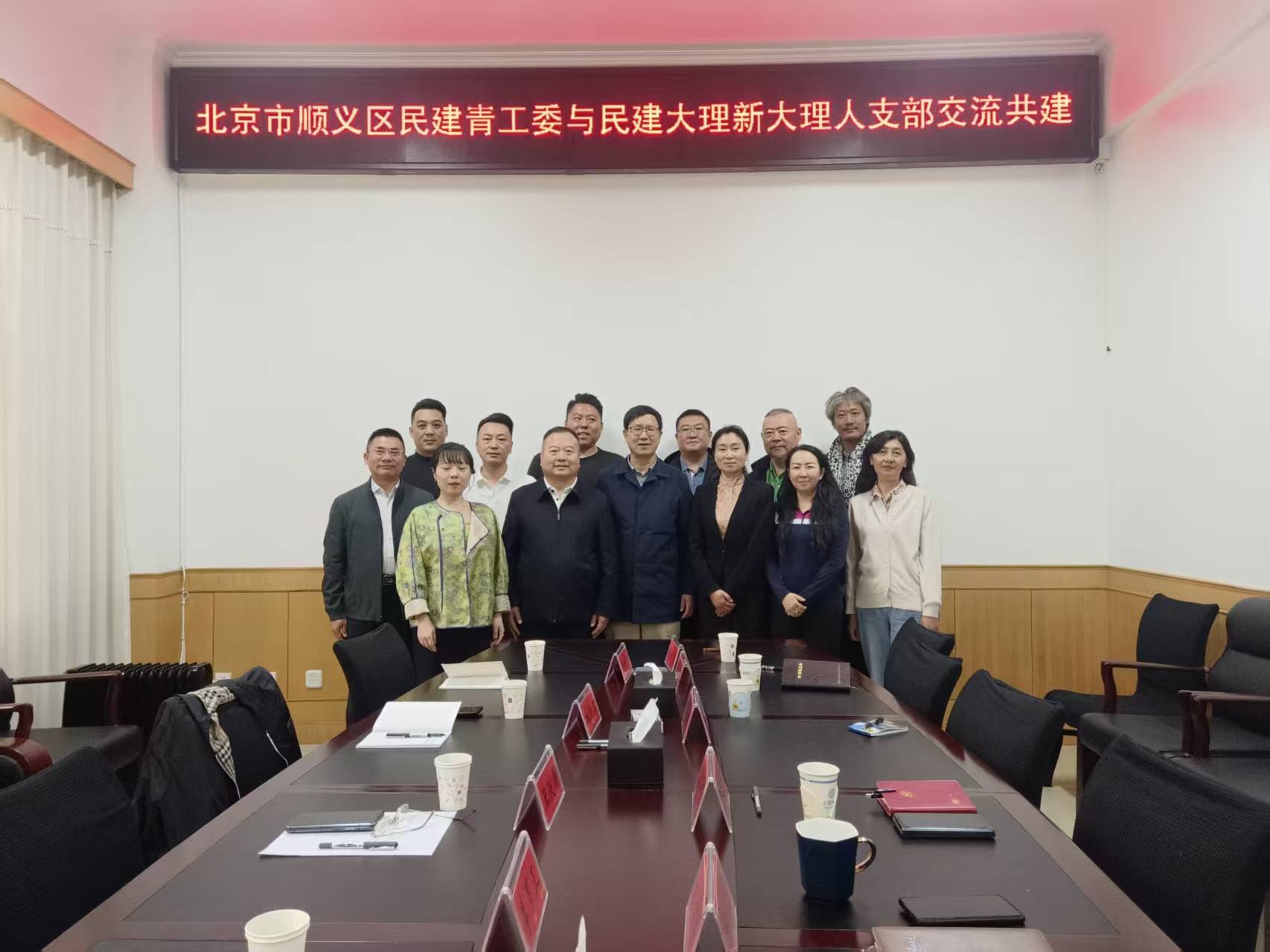 1901217109.jpg 1901217109.jpg